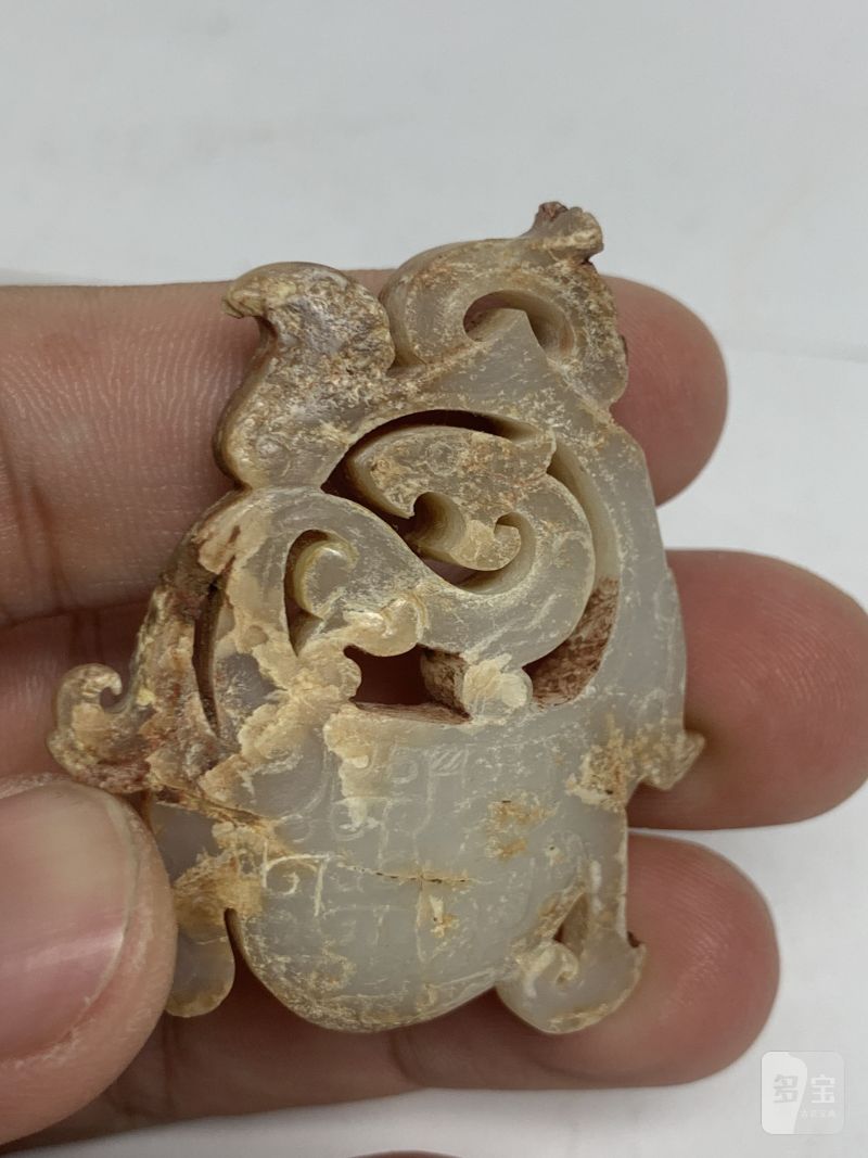 明 白玉透雕龙纹韘形佩 - 图4